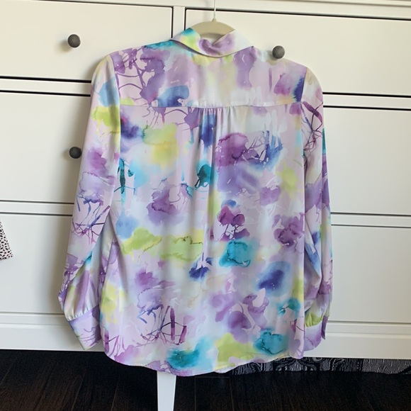 Colourful blouse great for day or night - Picture 2 of 2